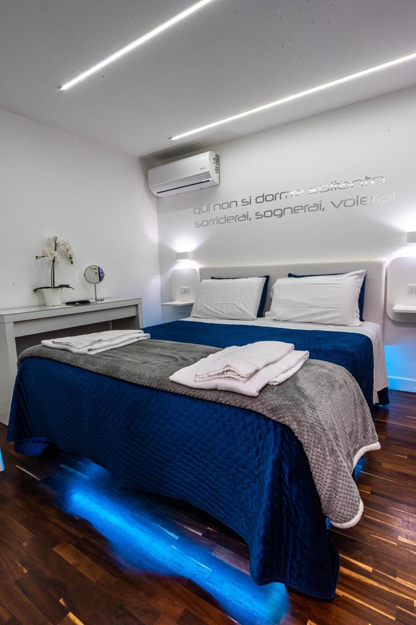 Skyhouse Duomo Bed & Breakfast Наполи Екстериор снимка